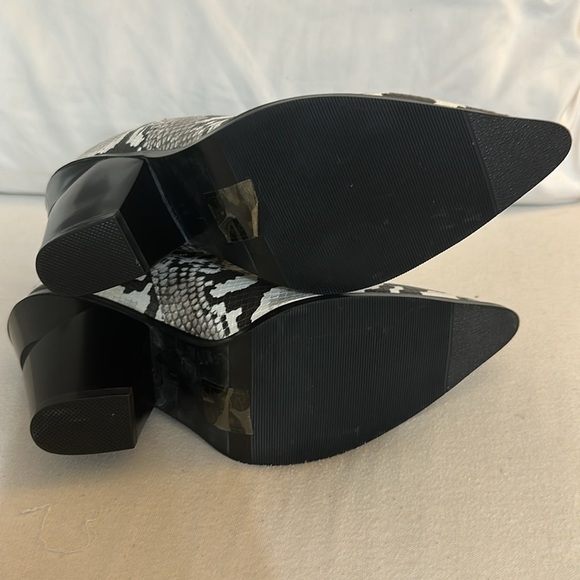 Women’s Snake Skin Booties Size 11 - Picture 5 of 6